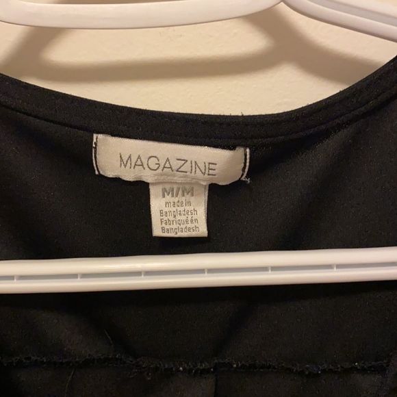 3/$30⭐️Magazine Top - Picture 3 of 3
